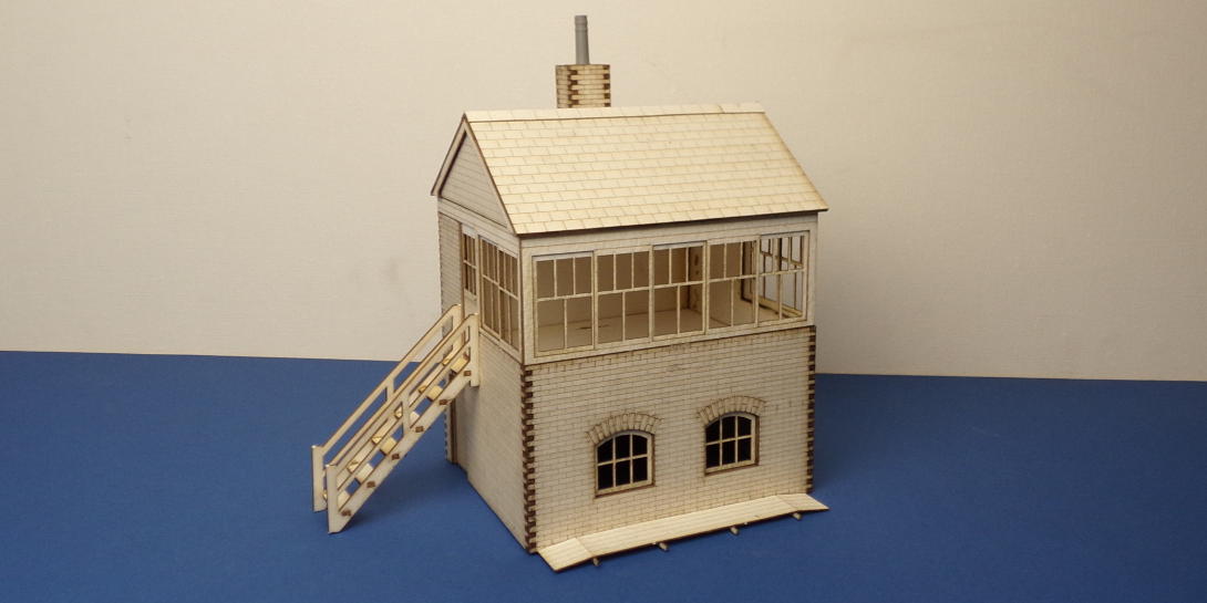 B 70-13L O gauge small signal box - left stairs Small signal box with left stair option. Uses some of the parts from medium signal boxes but is narrowed. Designed for smaller layouts.
